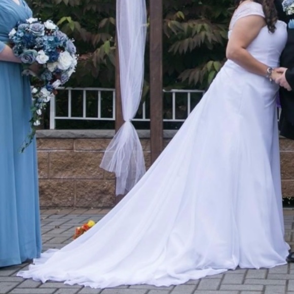 David’s Bridal Wedding gown - Picture 6 of 6